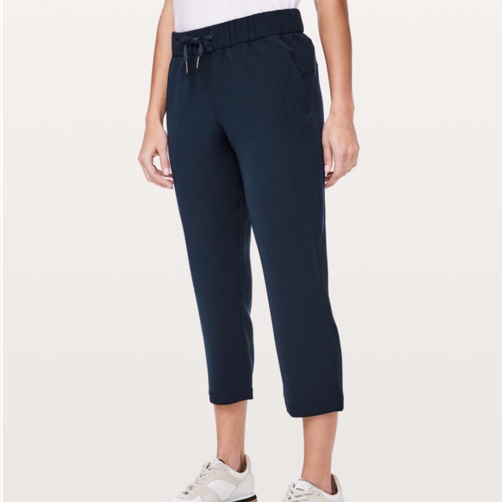 Lululemon On The Fly Crop Navy 8